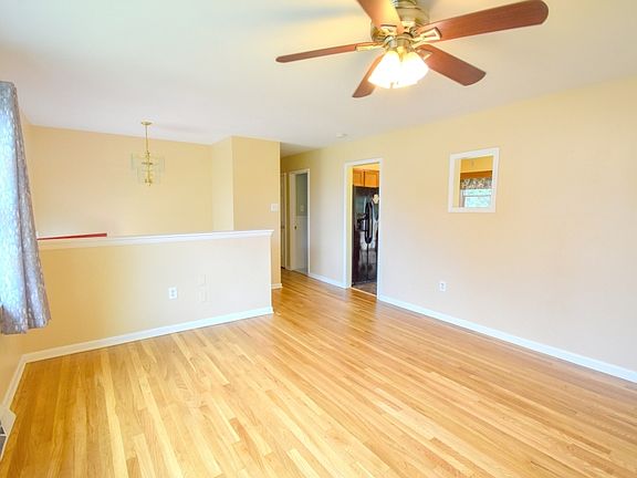 4th image of 1311 Chalet Dr