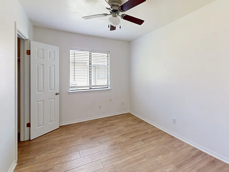802 Hackberry St — Photo 12
