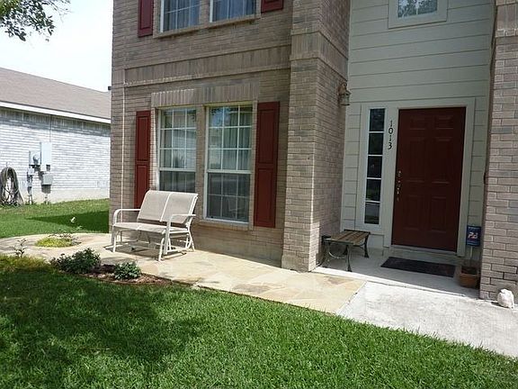2nd image of 1013 Crimson Cove Dr