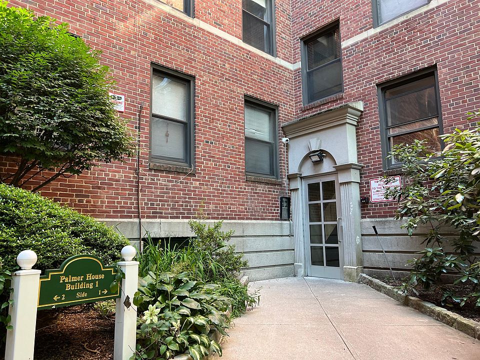 Welcome to 114 Larchmont Acres West!