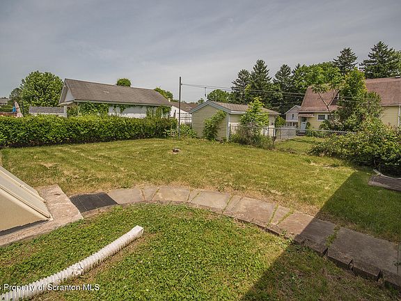 5th image of 424 Dexter Ave