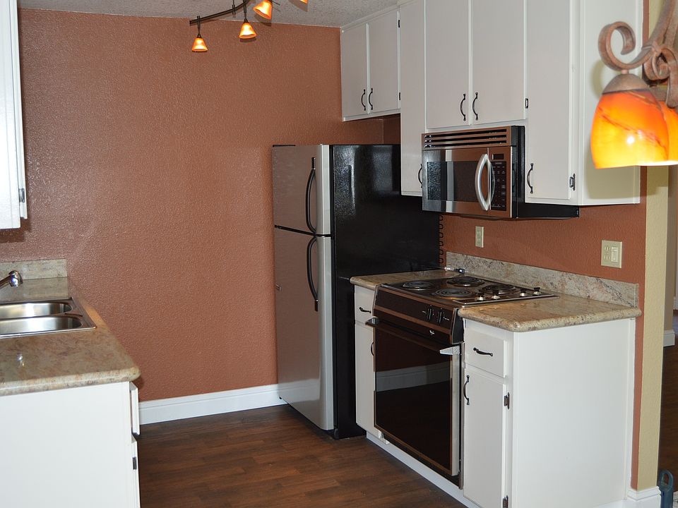 2nd image of 2705 Harvest Ln