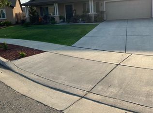 1765 Santa Cruz Dr, Tulare, CA 93274