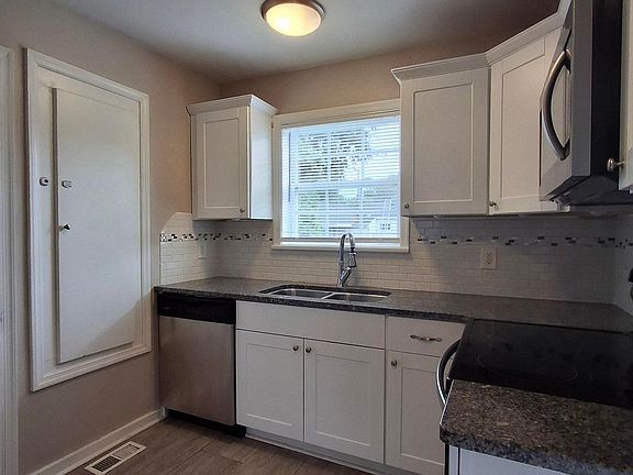 5th image of 528 Jacqueline Ave