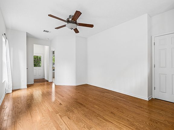 3rd image of 1115 Thorncrest Rd