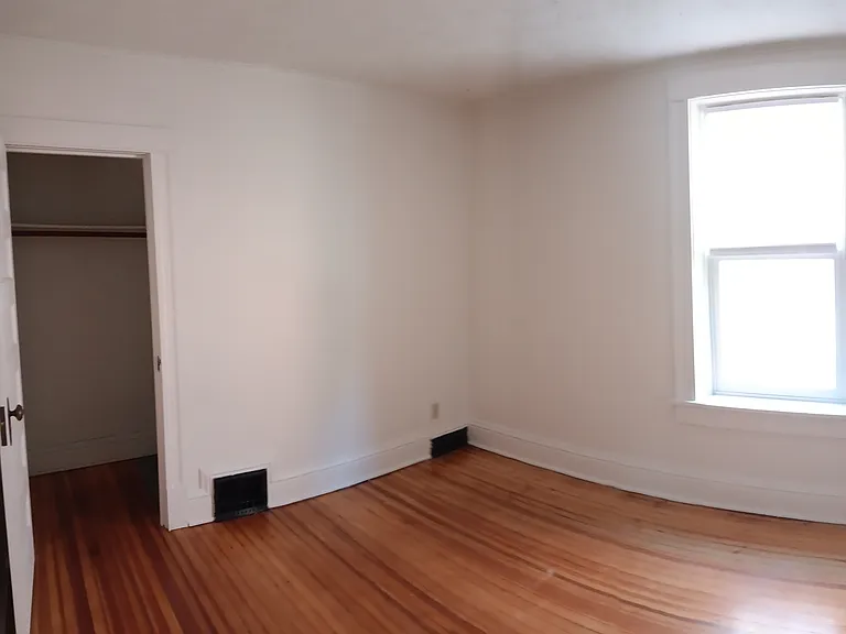 3921 Davenport St — Photo 6