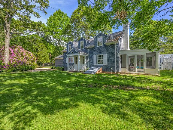 2nd image of 12 Quantuck Bay Ln