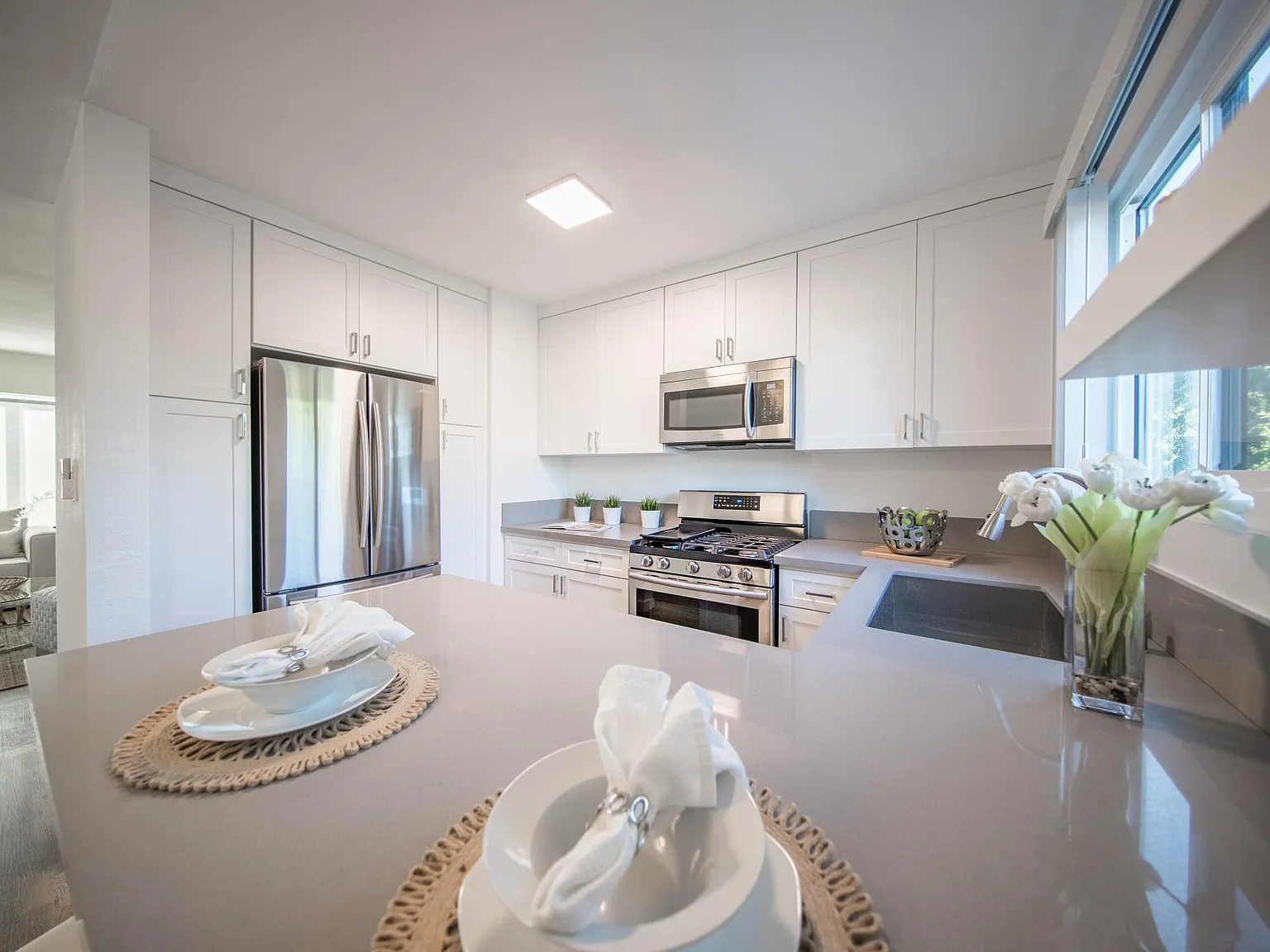 1 bed, 750 sqft, $2,995 — Photo 2