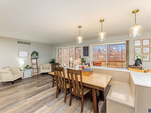 3rd image of 609 S Splitrock Blvd