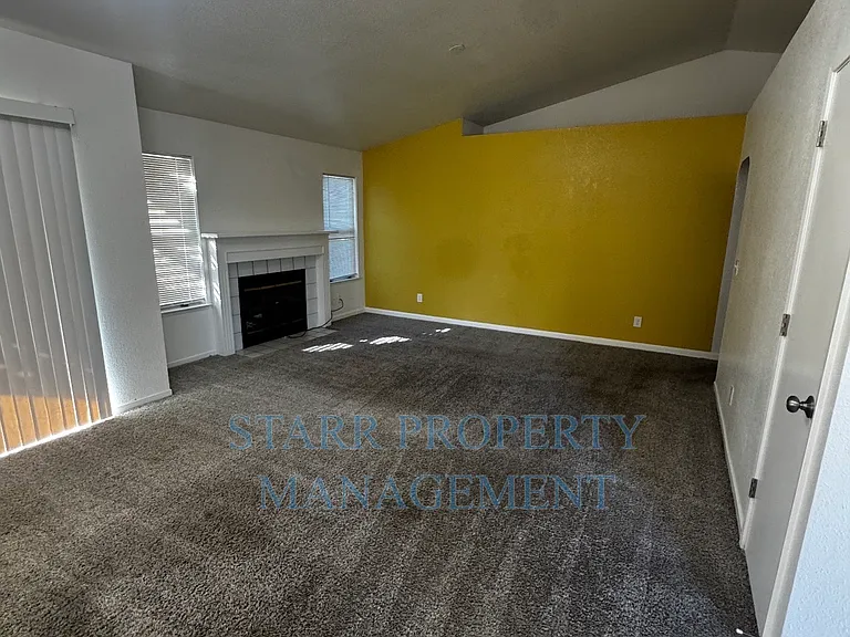 9421 Soaring Oaks Dr — Photo 3