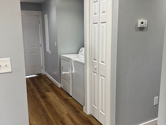 4th image of 913 E Myrtle Ave #2