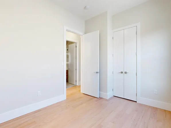 220 Freeman Avenue image 16 of 30