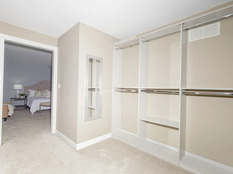 120 Roehampton Ln — Photo 46