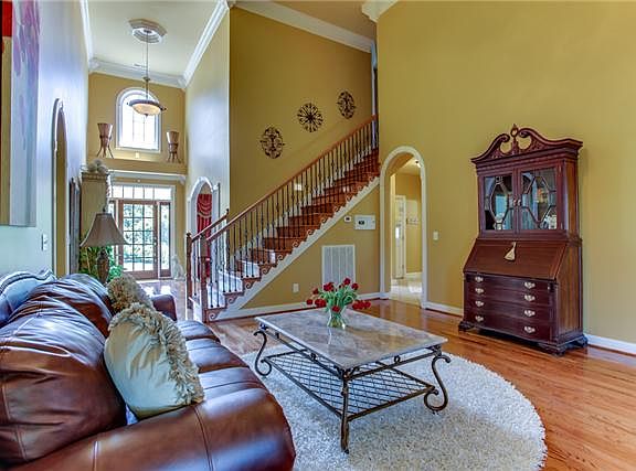 4th image of 283 Grandview Cir
