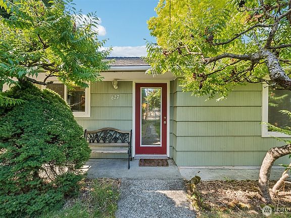 2nd image of 627 SW 106th Street
