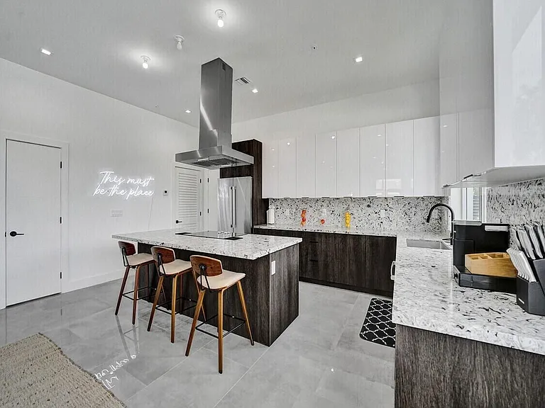 1220 NE 15th Ave — Photo 9