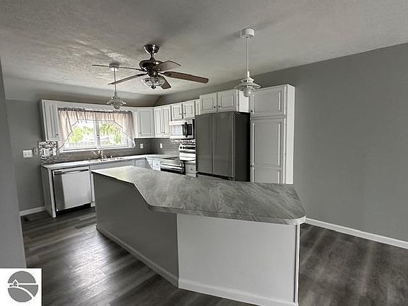 4th image of 106 E Euclid St
