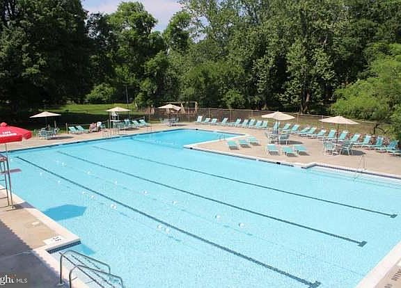 4th image of 10201 Grosvenor Pl APT 918
