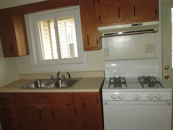 5th image of 808 S D St