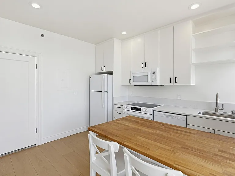 702 Ash St #702 — Photo 14
