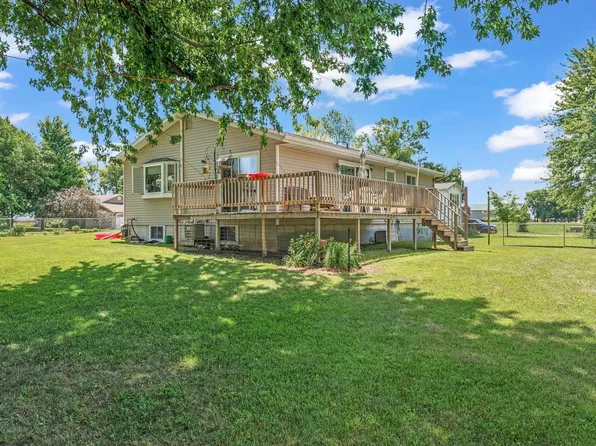 301 E 7th St, Lake Park, IA 51347