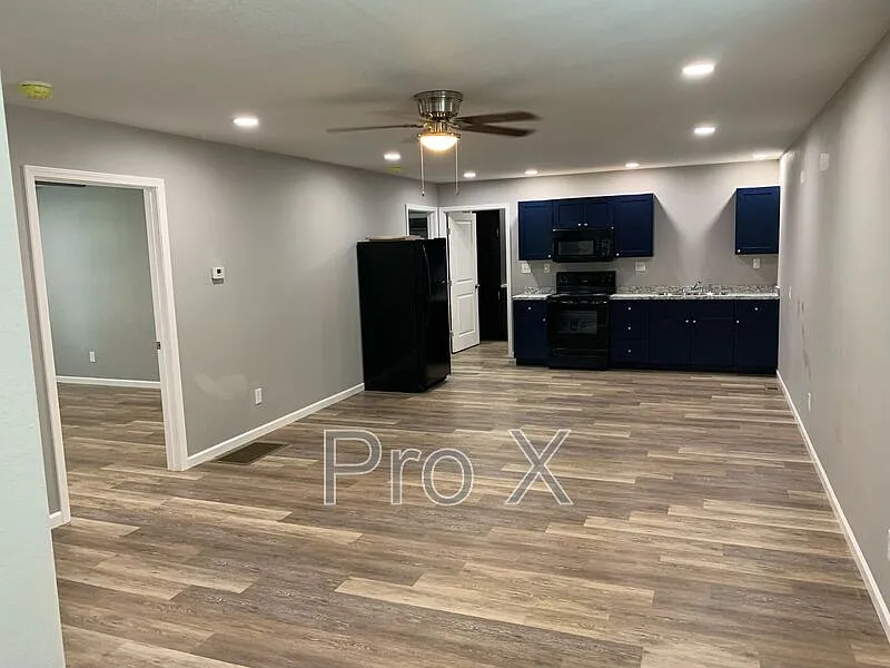 3 bed, 3.0 bath, $1,150 — Photo 3