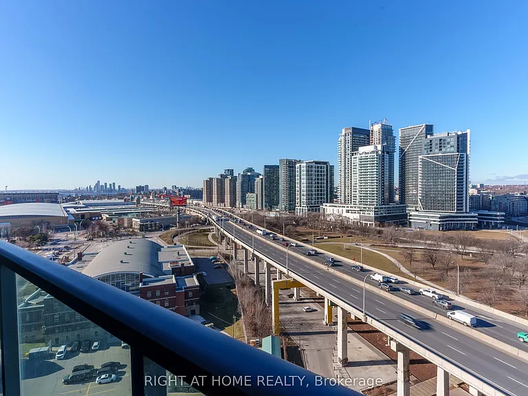 231 Fort York Blvd #1807 — Photo 28