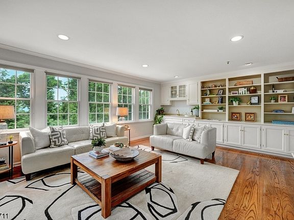 3rd image of 18 Kings Hill Ct