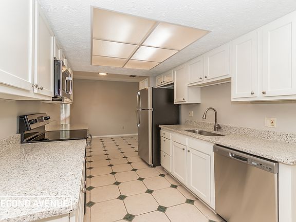 2nd image of 771 Ennis Dr