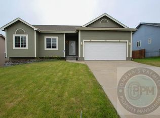 809 Lake Tahoe Dr, Papillion, NE 68046
