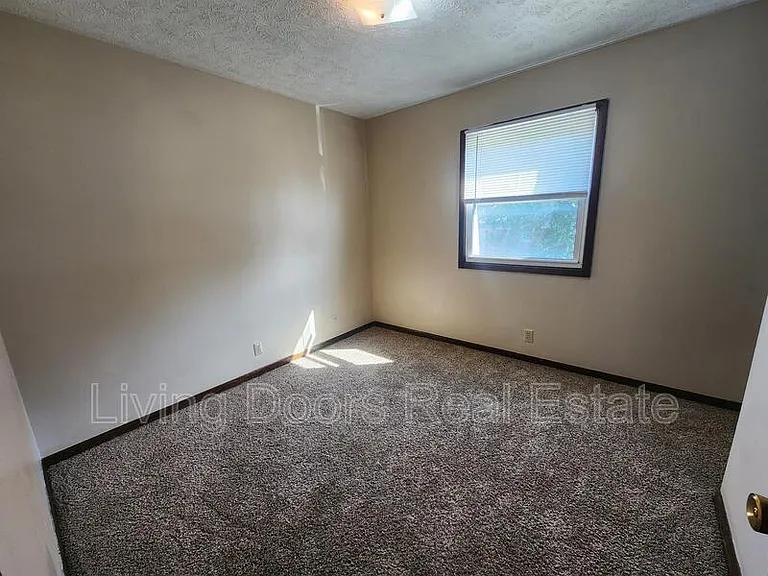 1627 Deweese Dr — Photo 11