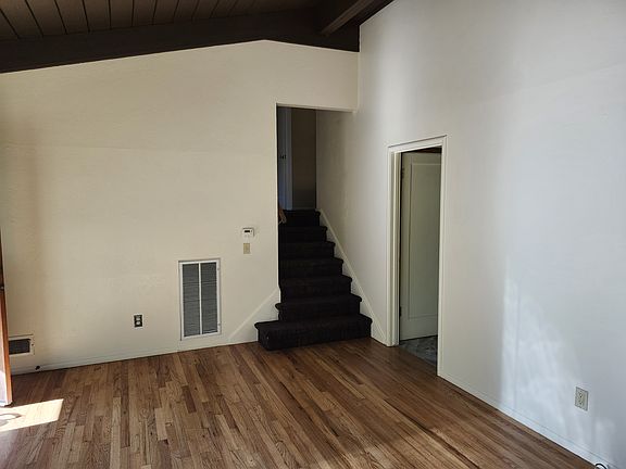 3rd image of 726 Dorothy Ct