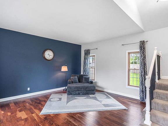 3rd image of 514 Brookwood Trl