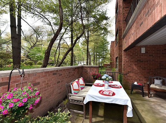2nd image of 105 E Laurel Ave APT 104