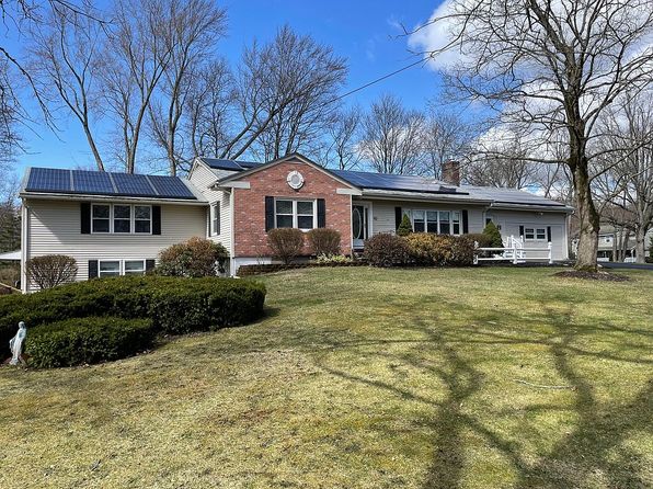 82 Fox Ave, Dracut, MA 01826