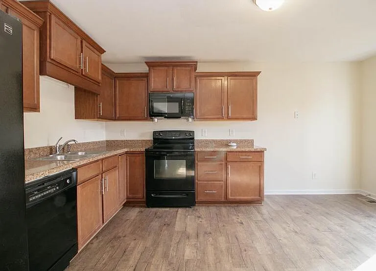 1720C Thistlewood Dr — Photo 6