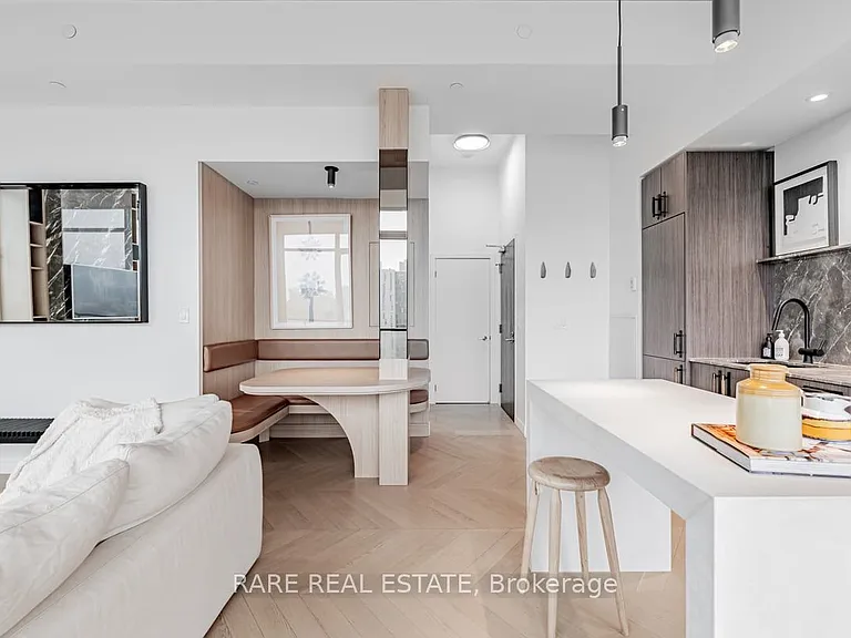 297 College St #Penthouse 5 — Photo 6