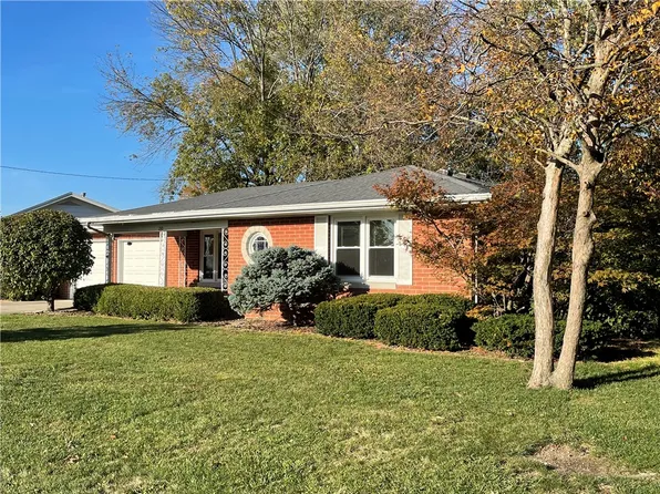 210 Circle Dr, Mattoon, IL 61938