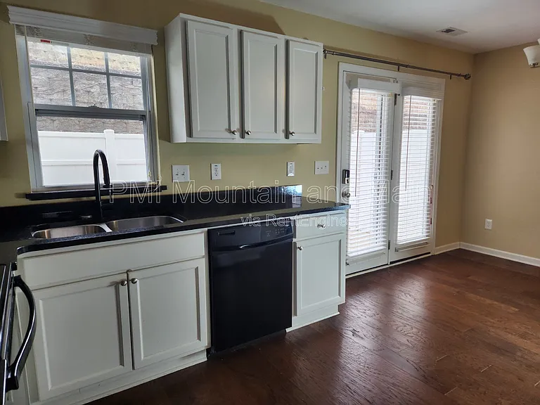 19 Barnett Shoals Dr — Photo 8