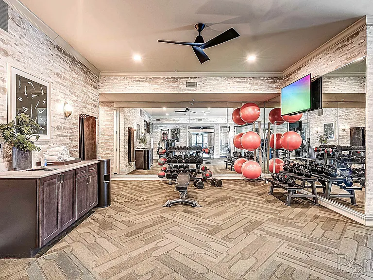 100058887_hdp_kendallpark_int_fit2