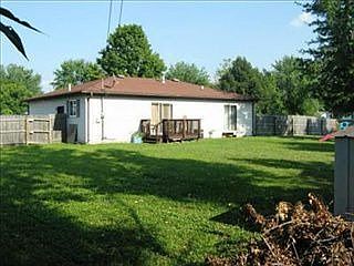 3rd image of 1002 Meadowlane Dr