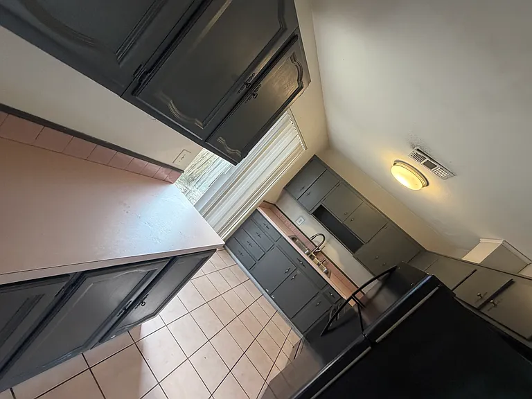3550 Kingston St N — Photo 12