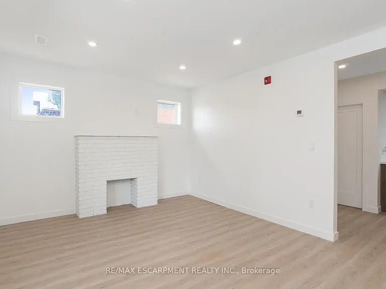 127 Victoria Ave S #6 — Photo 19