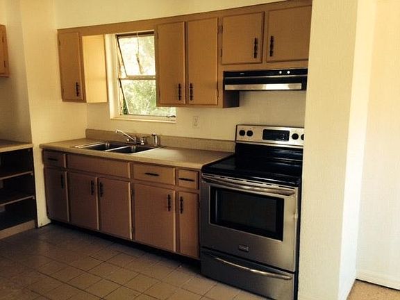4th image of 370 Plum Dr