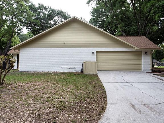3rd image of 4102 Brooke Dr