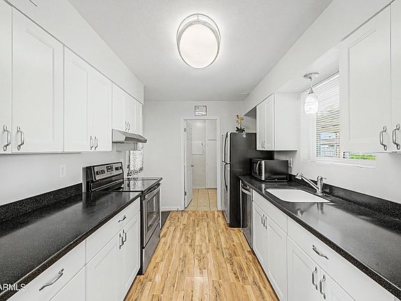 3rd image of 10020 W CUMBERLAND Drive