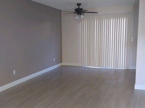 5th image of 831 Corvette Dr APT 4