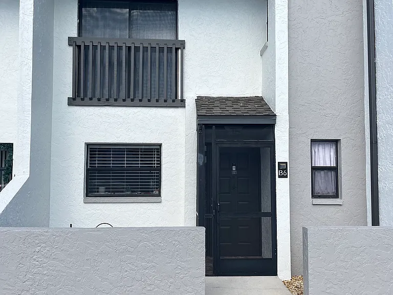 2000 Forrest Nelson Blvd #B6 — Photo 1