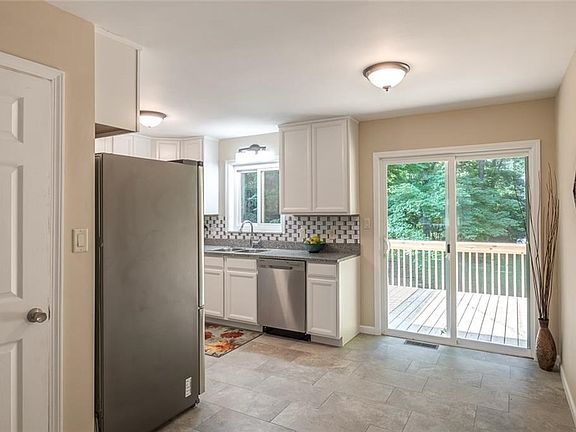4th image of 2655 Bahns Dr