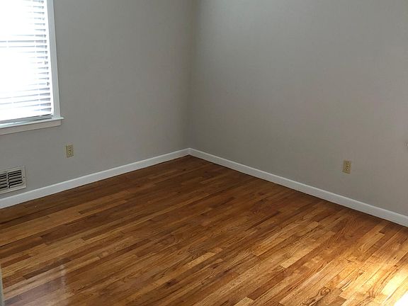 5th image of 233 Miramar Dr
